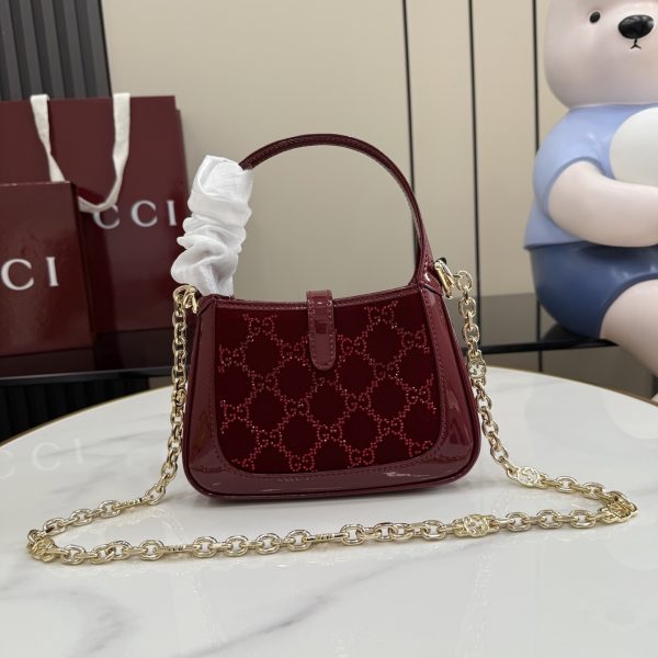 i1769933885271_4362_0_2 The Gucci Jackie 1961 handbag features its iconic piston closure and symbolic design