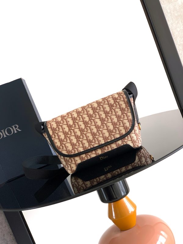 i1775341324693_441_0_0 This Dior Jett messenger bag was created by Jonathan Anderson for his Dior debut collection