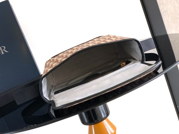 i1775341324706_5629_0_7 This Dior Jett messenger bag was created by Jonathan Anderson for his Dior debut collection