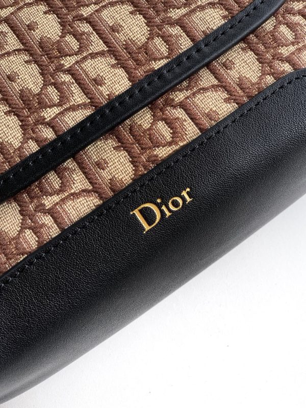 i1775341325531_7136_0_5 This Dior Jett messenger bag was created by Jonathan Anderson for his Dior debut collection