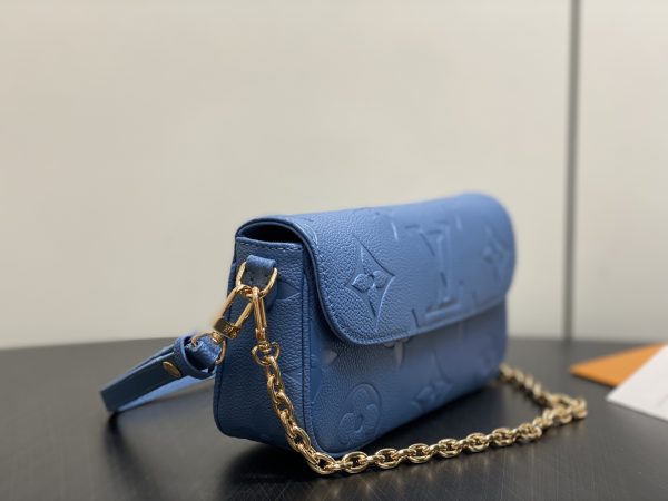 i1775506433128_2956_0_1 This Wallet on Chain Ivy handbag