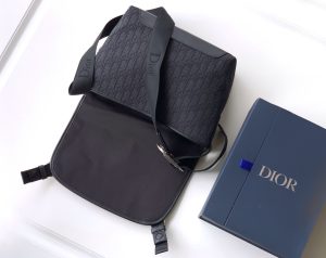 i1775855294375_1982_0_4 This Rider2.0 waist pack is a practical and modern style
